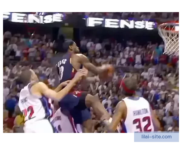 詹姆斯评生涯前三高光时刻:世纪封盖居首 扣翻特里与07年东决上榜 詹姆斯评生涯前三高光时刻:世纪封盖居首 扣翻特里与07年东决上榜